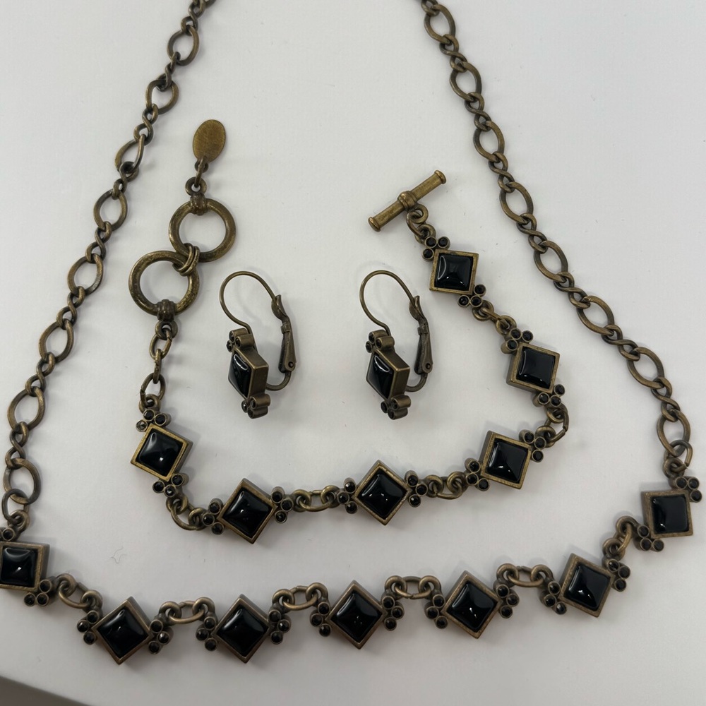 Myka Black and brass Jewelry Set